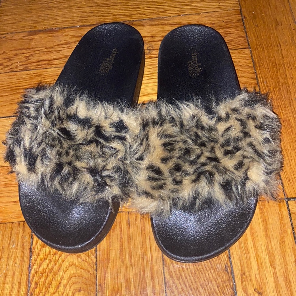 CHARLOTTE RUSSE Furry slides